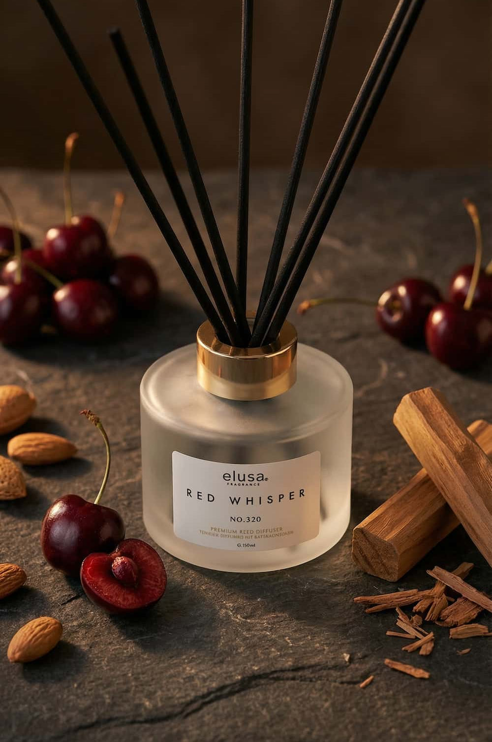 Raumduft Red Whisperer mit Schwarzkirsche, Bittermandel und Sandelholz
